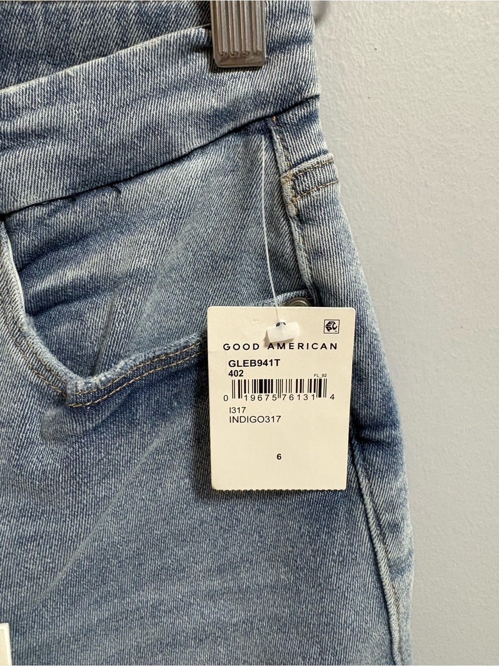 Good American Jeans - Picture 6 of 7